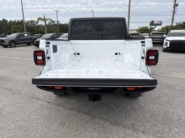 New 2026 Bright White Clear-Coat Exterior Paint Jeep Mojave image 10