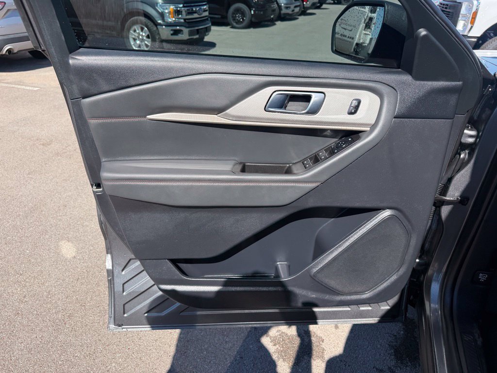 Used 2025 Gray Ford Active image 6