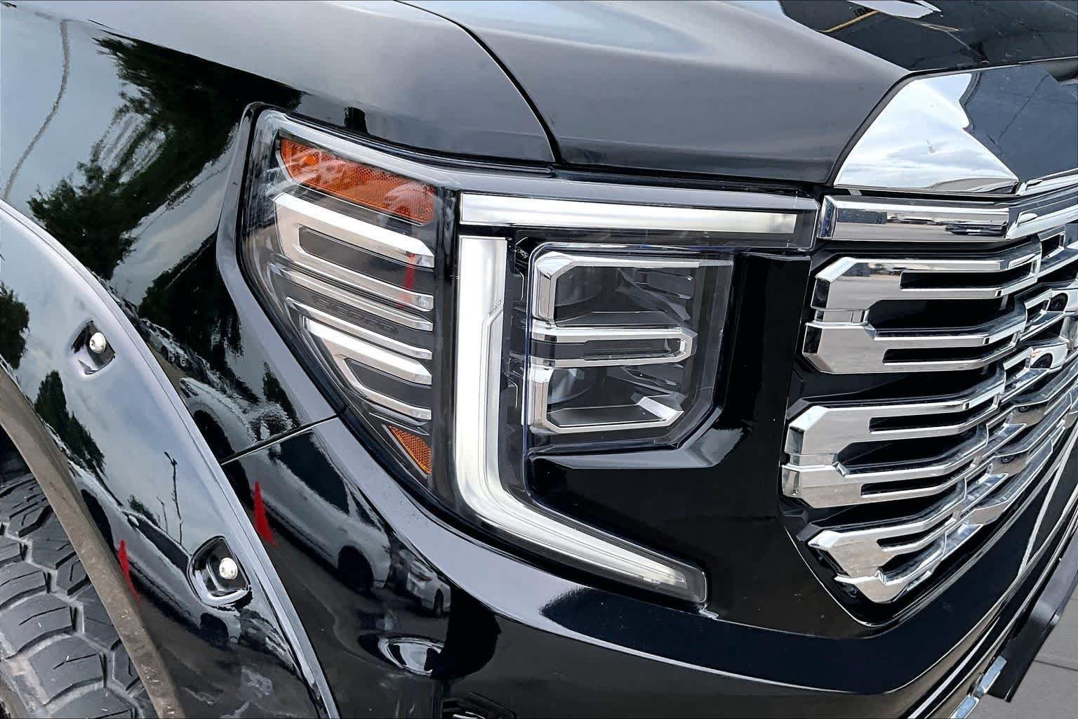 Used 2023 ONYX BLACK GMC Denali image 26