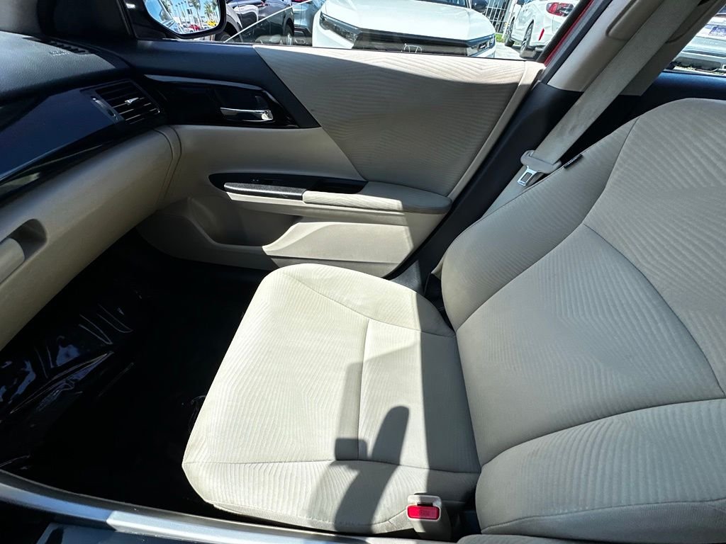 Used 2016  Honda LX image 29