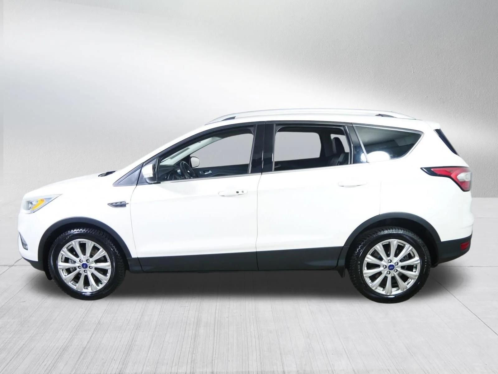 Used 2017 White Platinum Metallic Tri-Coat Ford Titanium image 4