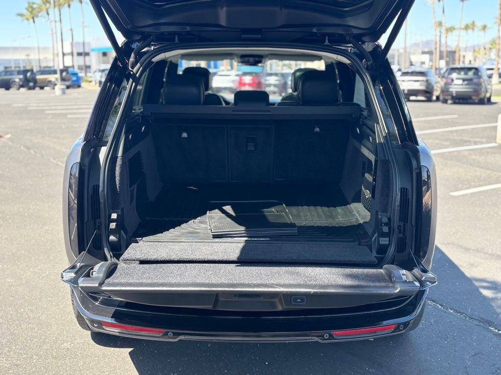 Used 2023 Santorini Black Metallic Land Rover SE image 6