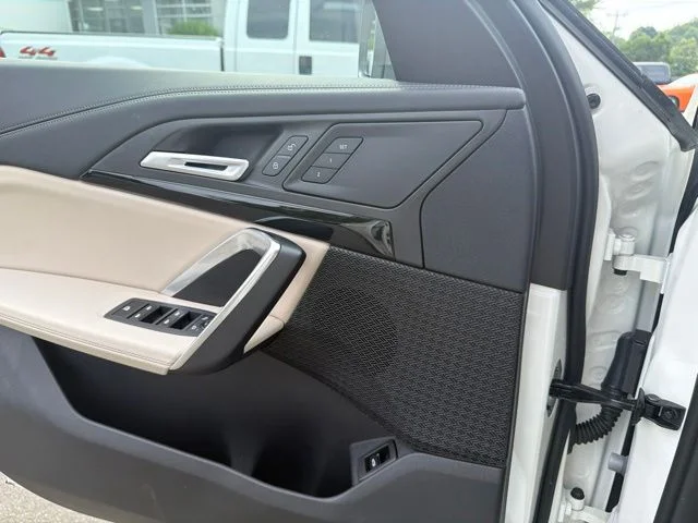 Used 2025 White BMW xDrive28i image 21