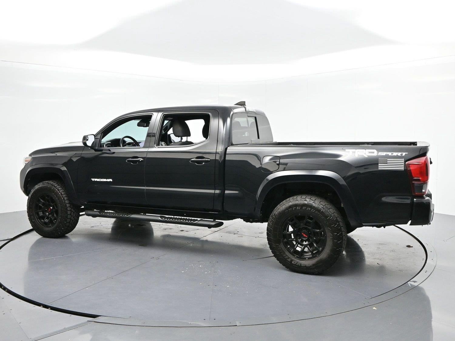 Used 2019 Midnight Black Metallic Toyota SR5 image 5