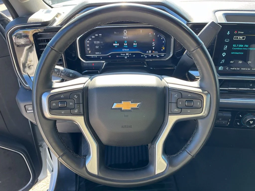 Used 2025 Summit White Chevrolet LT image 11