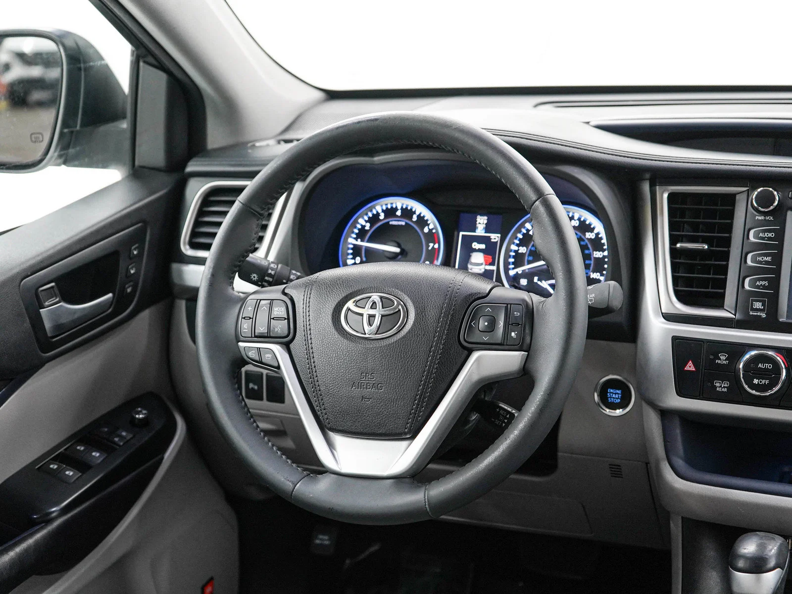 Used 2016 Blizzard Pearl Toyota  image 13