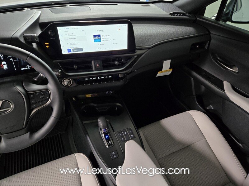 2025 Lexus UX 300h Premium - Photo 15