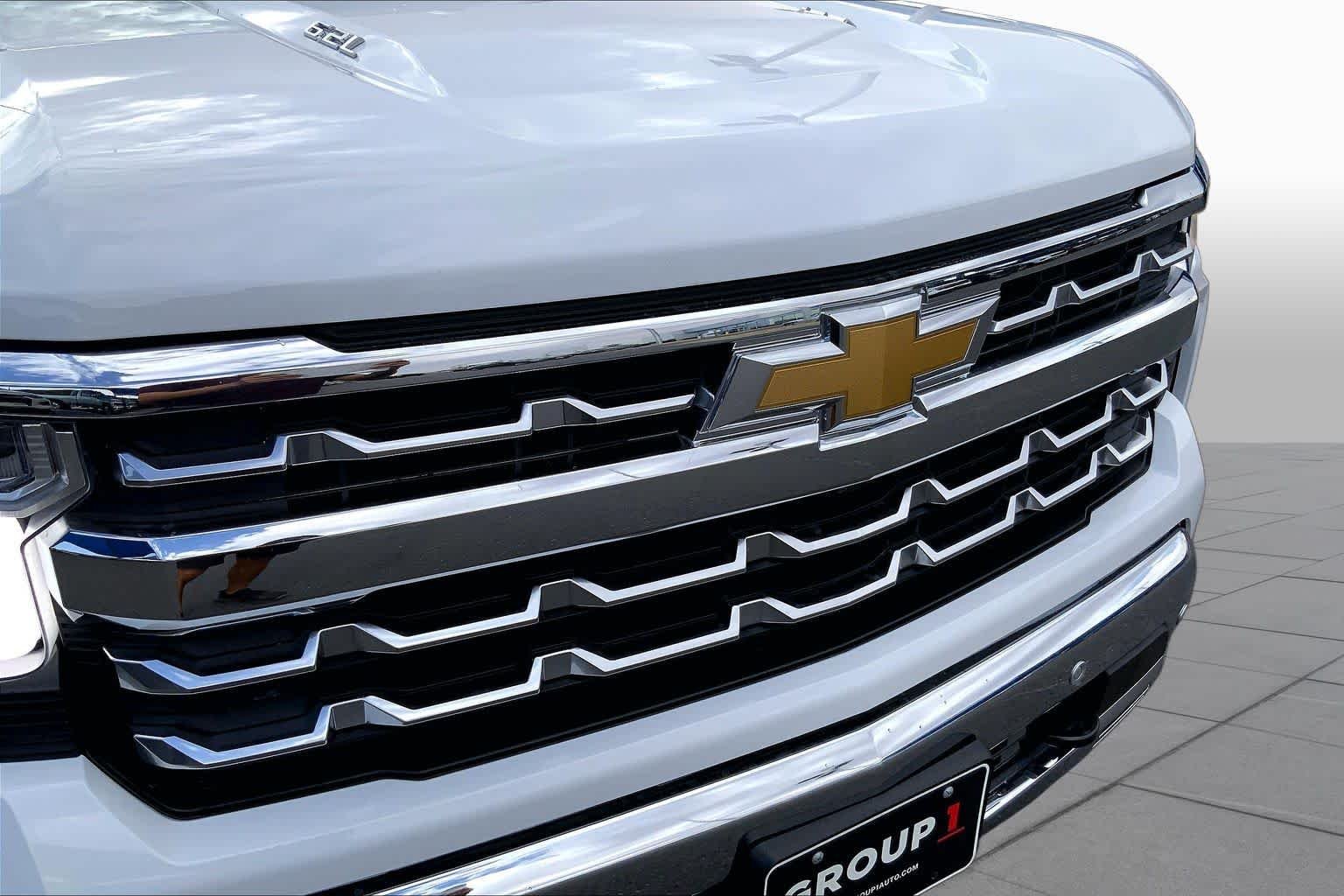 Used 2026 Summit White Chevrolet LTZ image 30