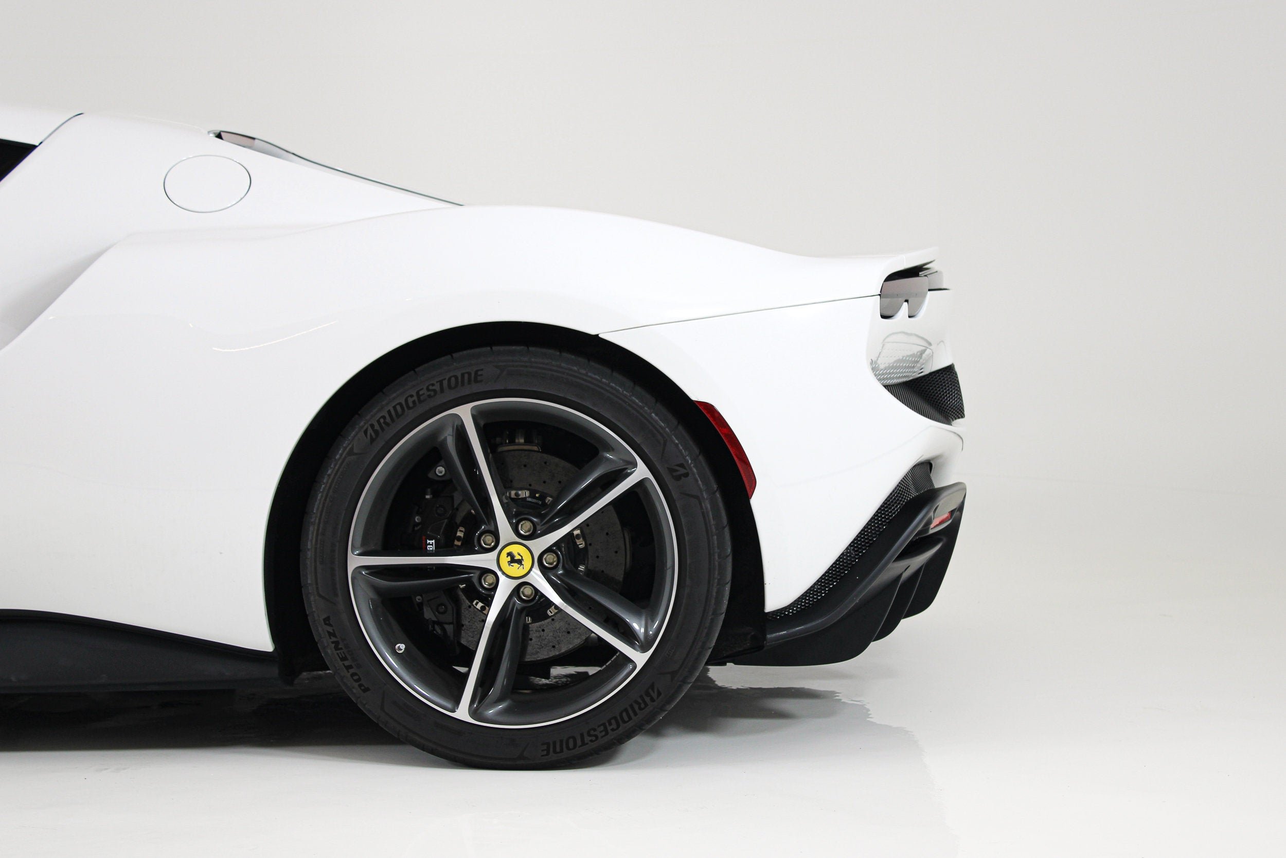 Used 2025 Bianco Cervino Ferrari  image 5