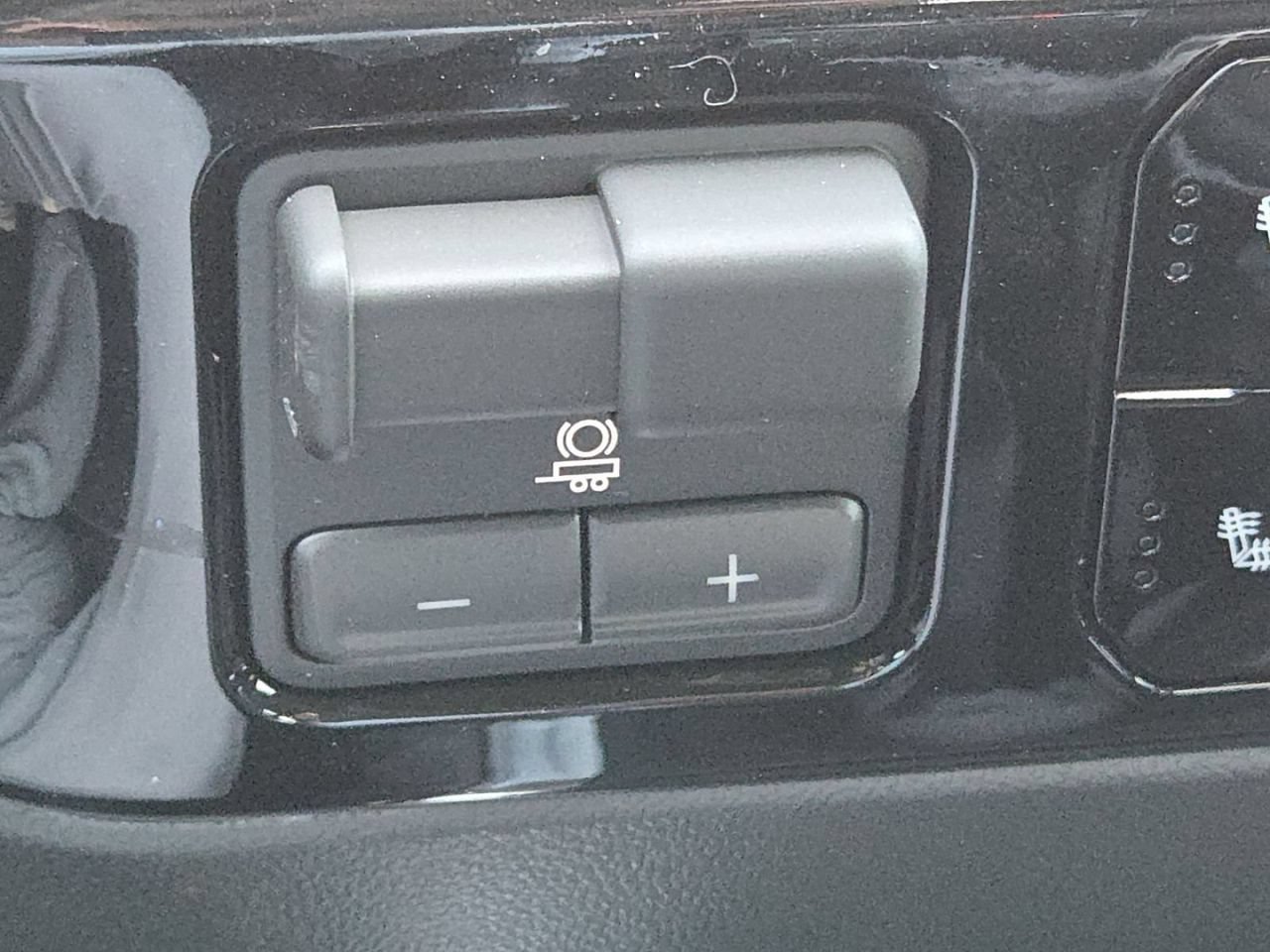 New 2026 Sterling Metallic GMC Elevation image 9