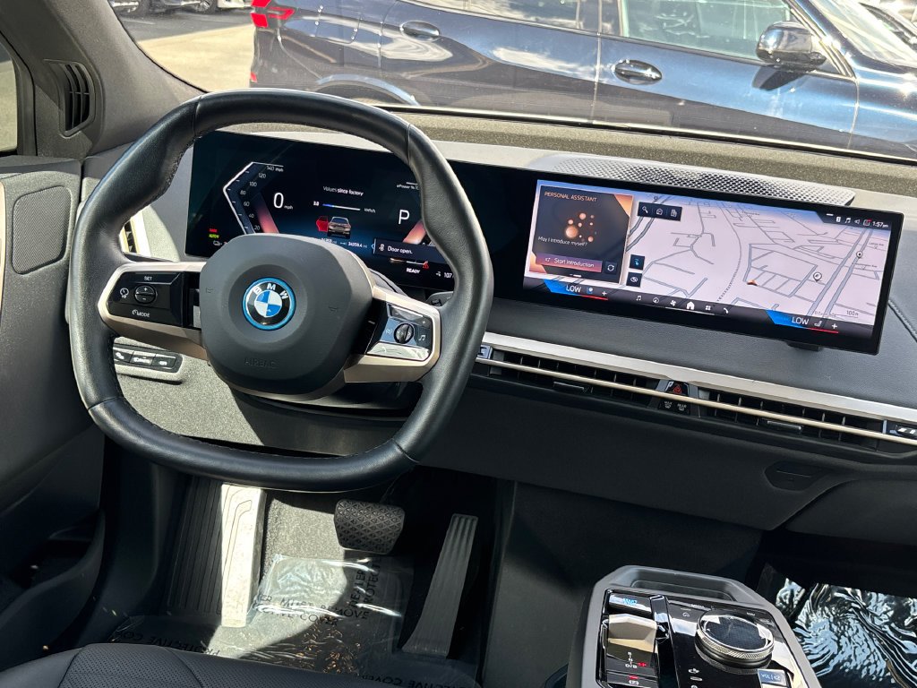Used 2024 Gray BMW xDrive50 image 19