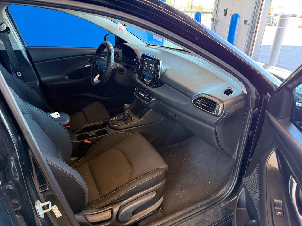 Used 2018 Black Hyundai Base image 9