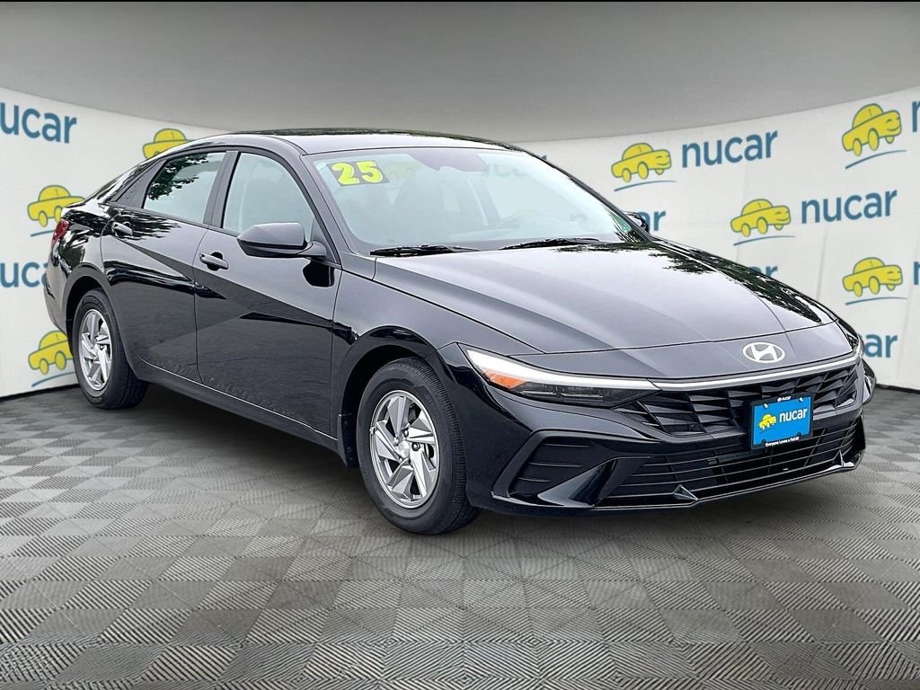 Used 2025 Abyss Black Hyundai SE image 1
