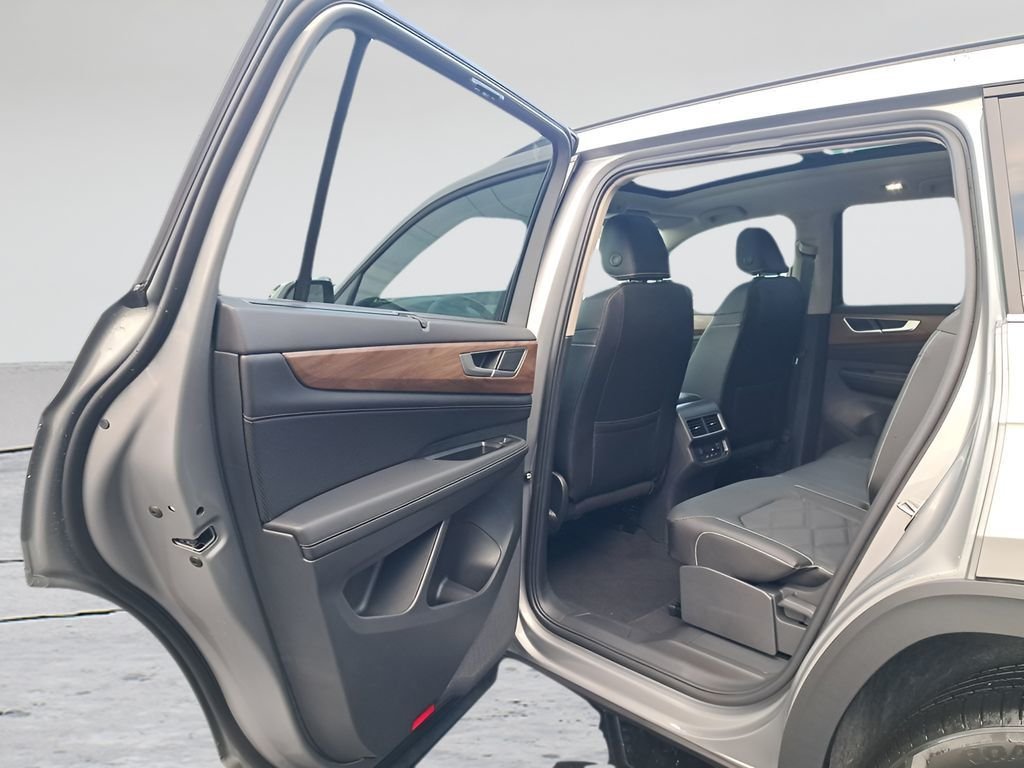 New 2026 Silver Volkswagen 2.0T SE w/Technology image 27