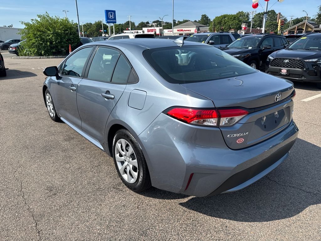 Used 2020  Toyota LE image 5