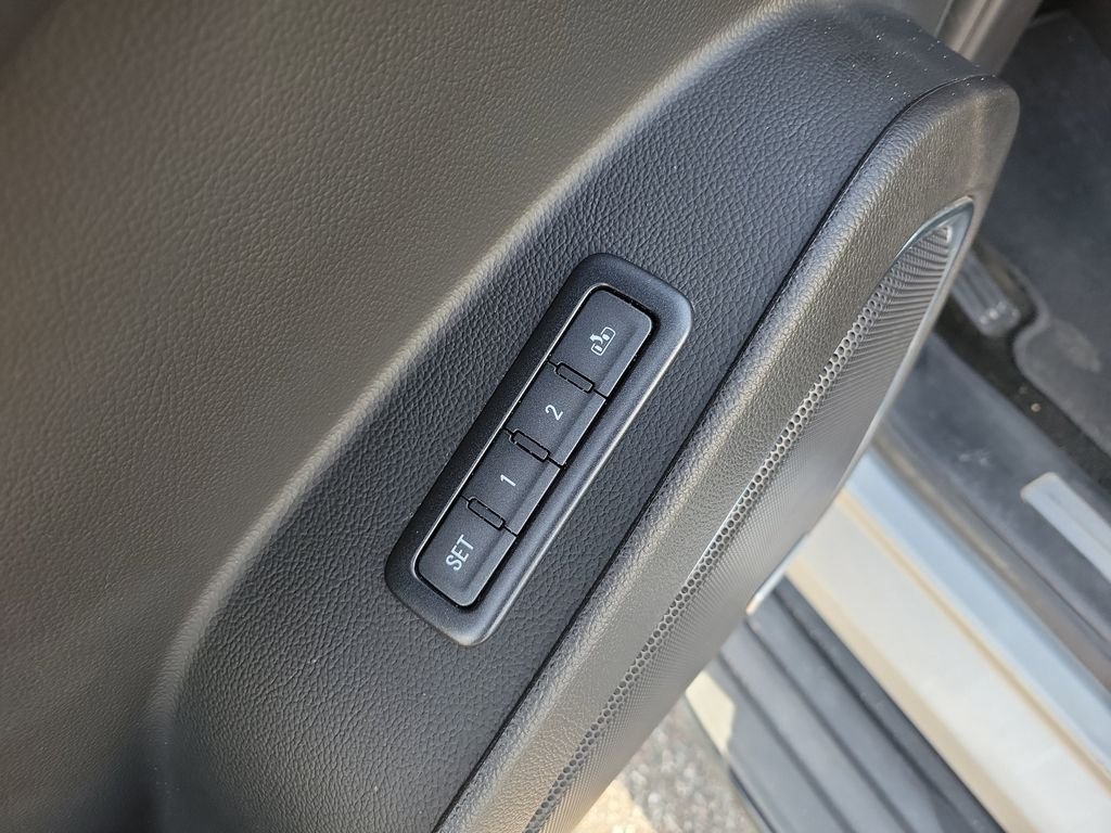Used 2018 Silver Chevrolet LT image 22