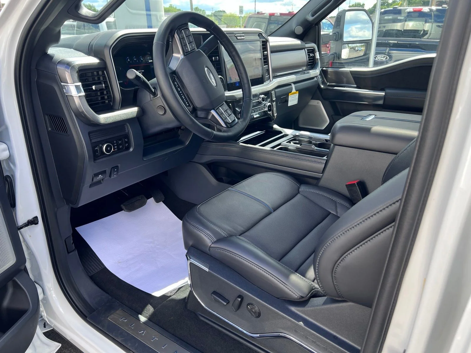 New 2026 Star White Metallic Tri-Coat Ford F-350® Platinum® image 30