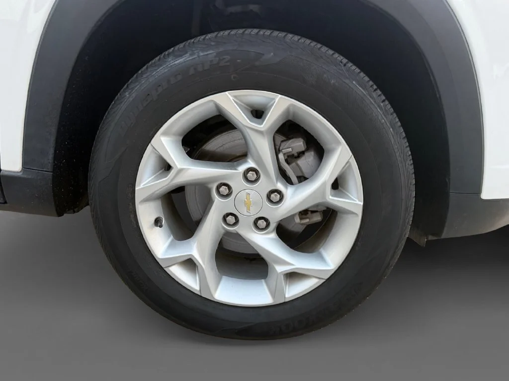 Used 2024 Summit White Chevrolet LS image 9