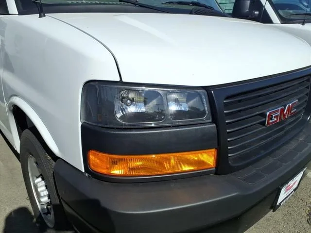 New 2025 Summit White GMC Work Van image 31