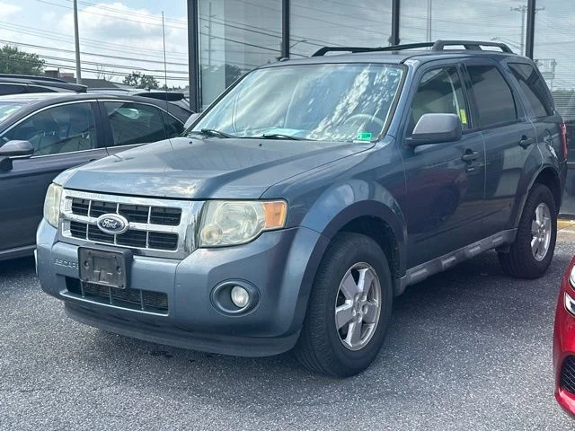 Used 2010 Blue Ford XLT image 2