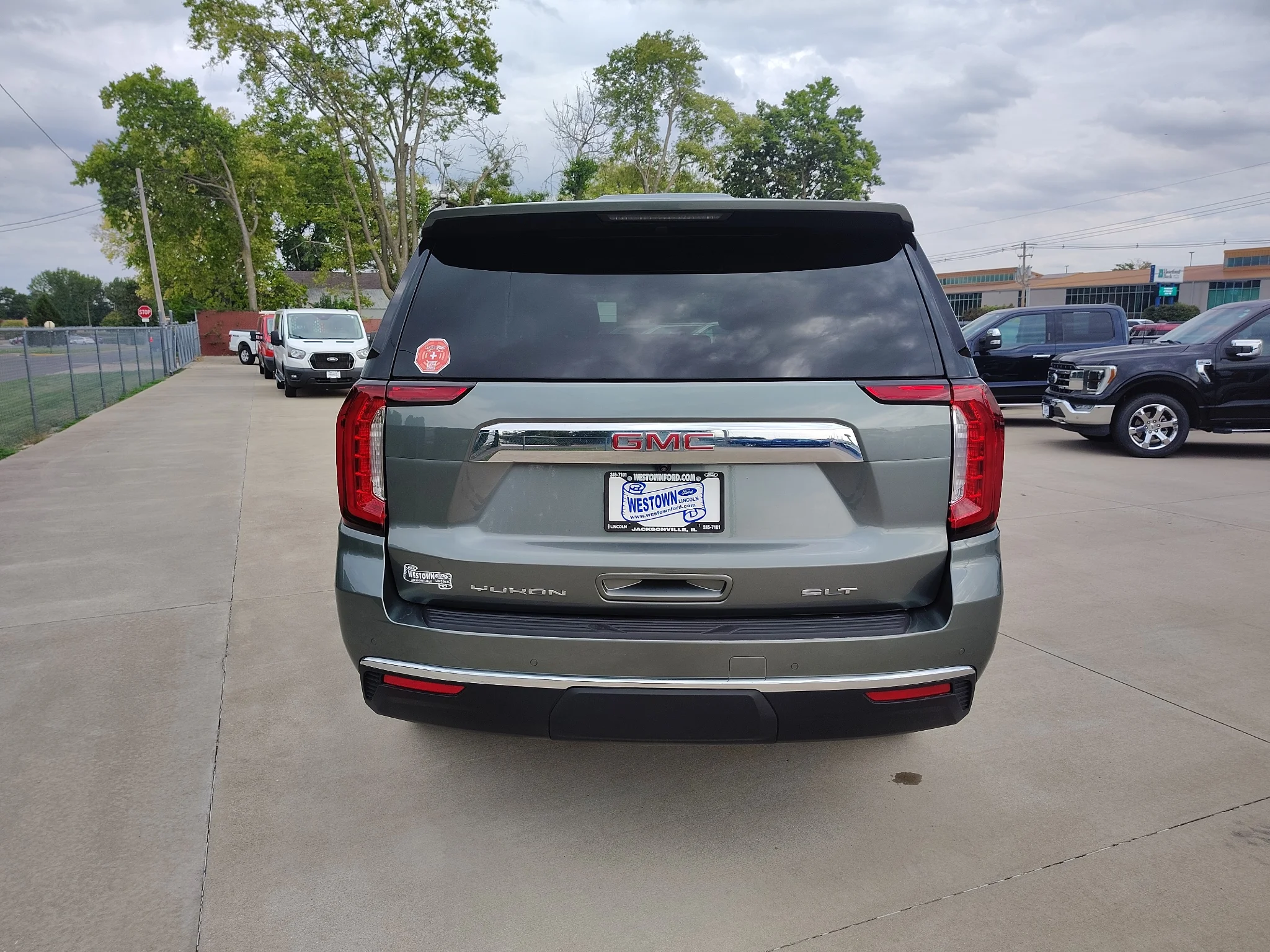 Used 2024 Frost GMC SLT image 5