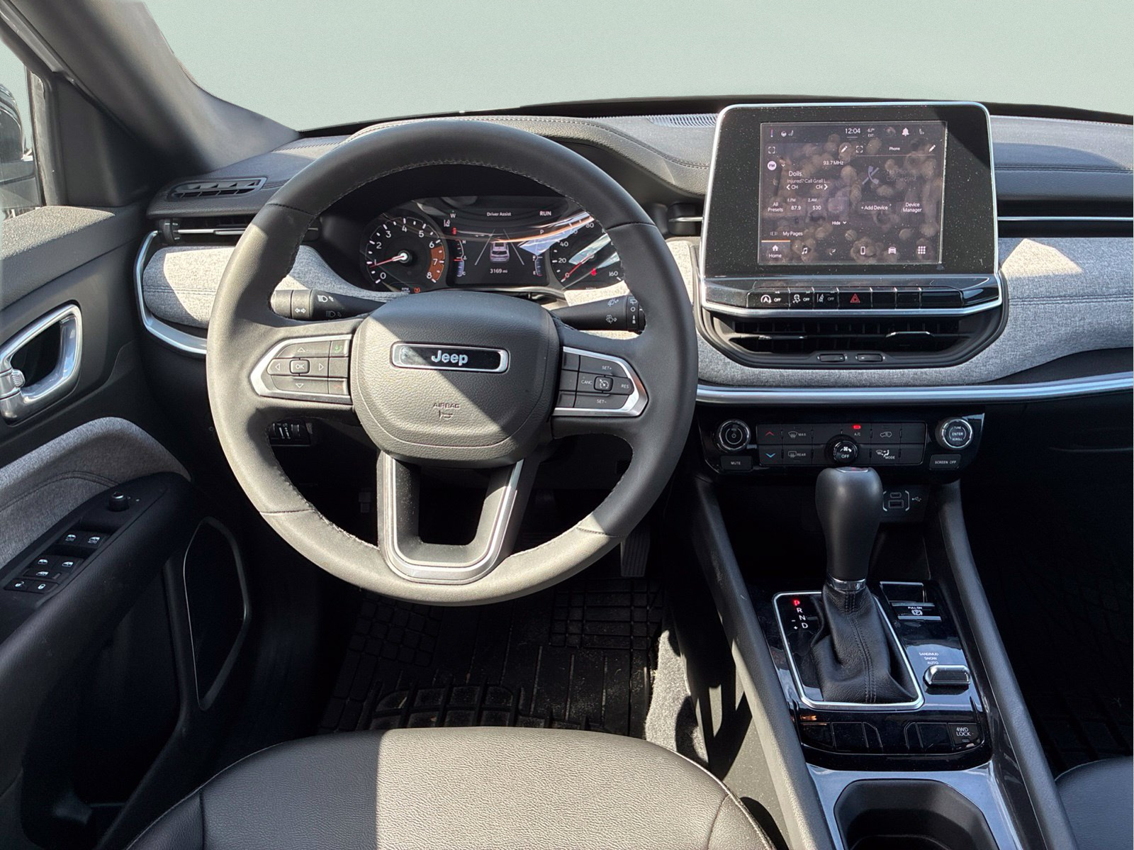 Used 2025 Silver Jeep Latitude image 22