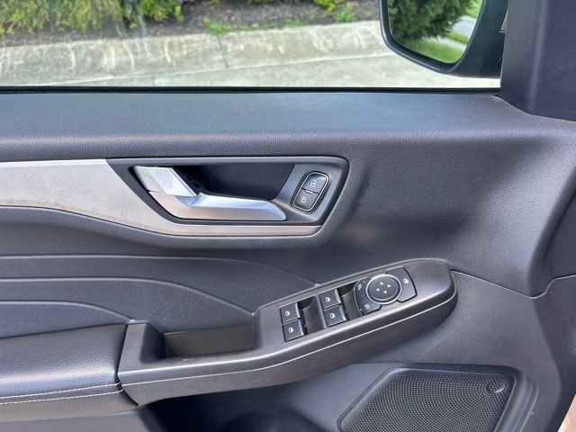 Used 2021 Gold Ford SE image 14