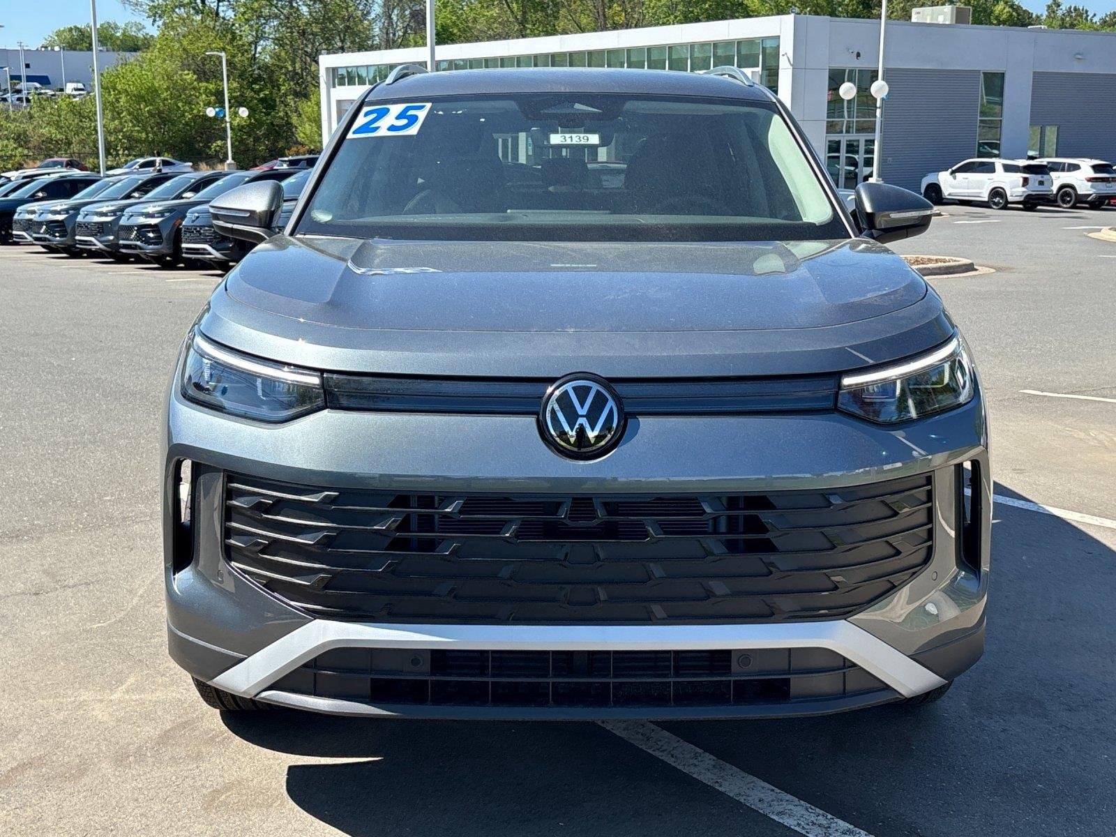 2025 Volkswagen Tiguan SE - Photo 8