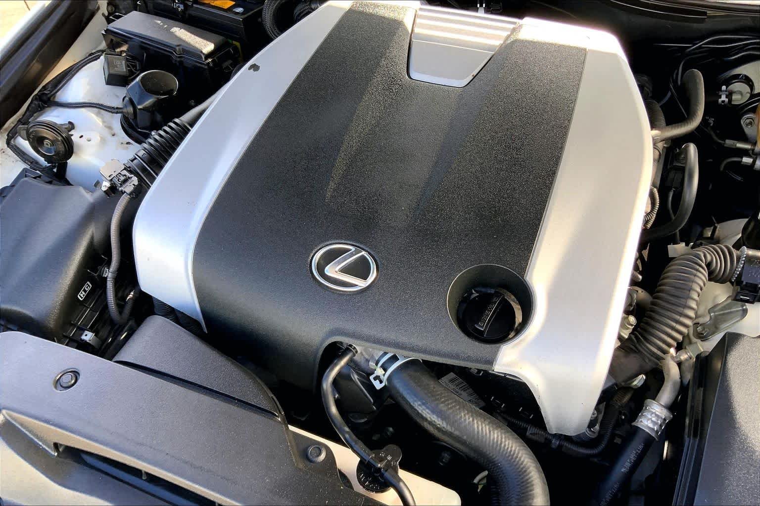 Used 2014 Ultra White Lexus  image 32