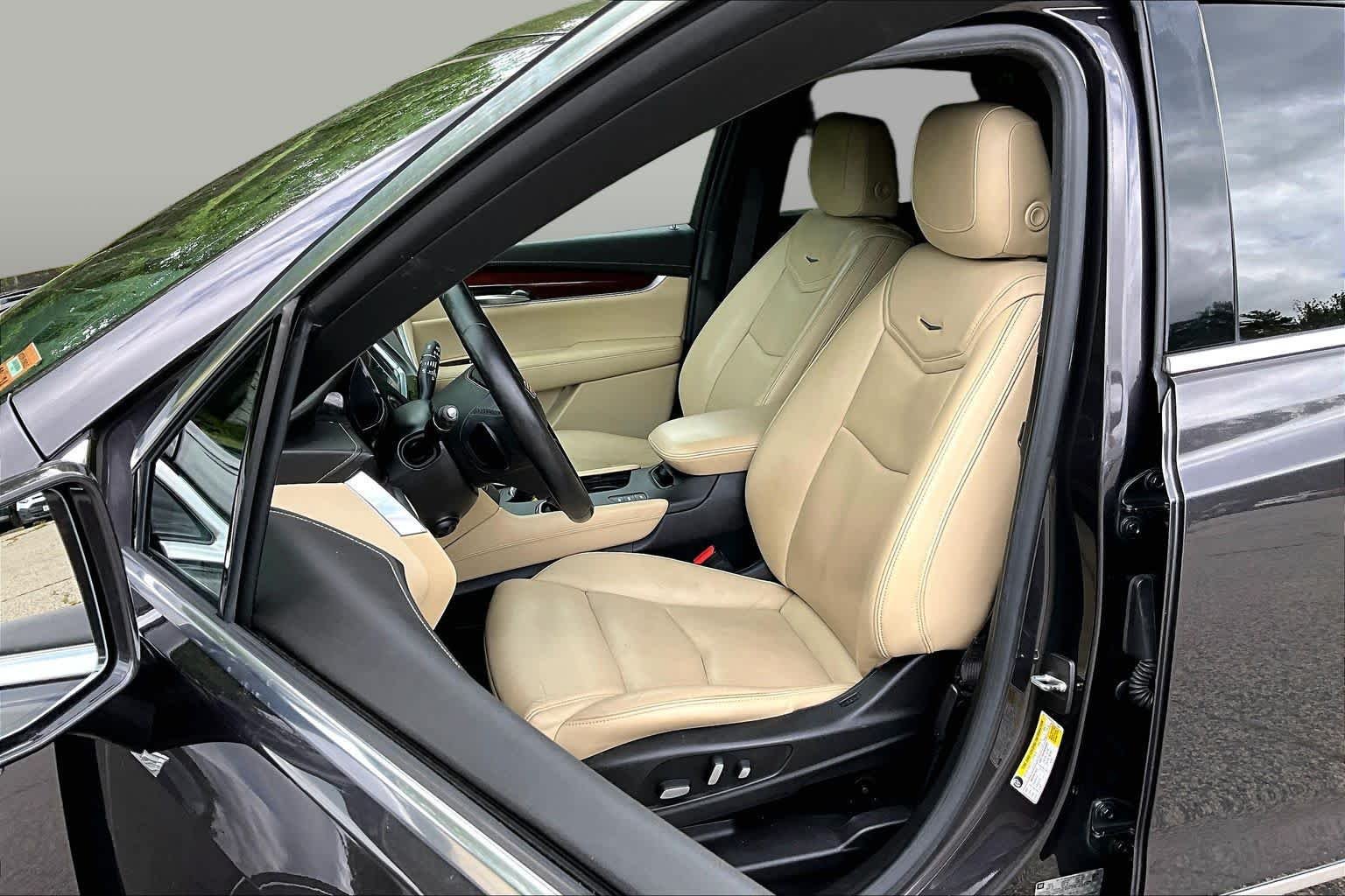 Used 2018 Dark Granite Metallic Cadillac Luxury AWD image 9