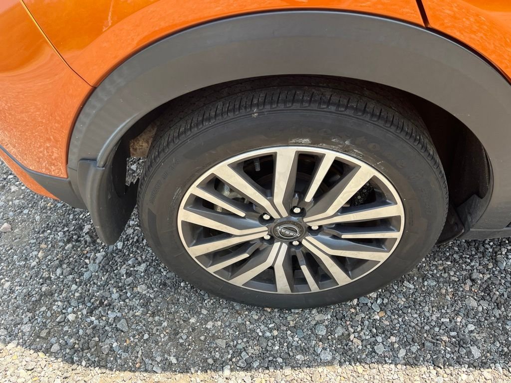 Used 2023 Orange Nissan SV image 34