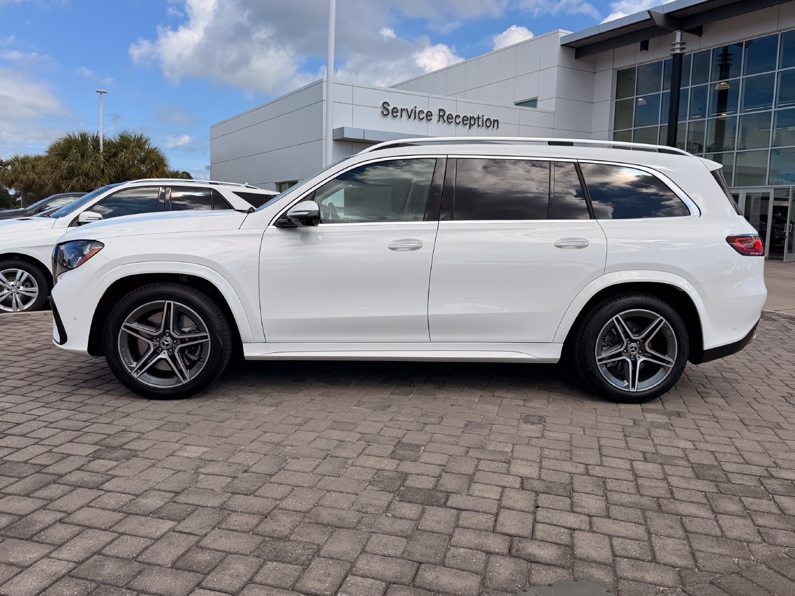 New 2027 White Mercedes-Benz GLS 450 image 11