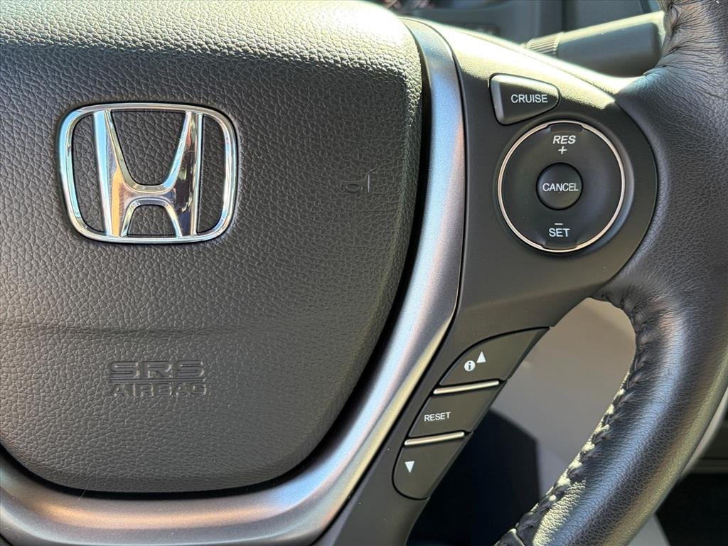 Used 2017 Obsidian Blue Pearl Bs Honda RTL image 16