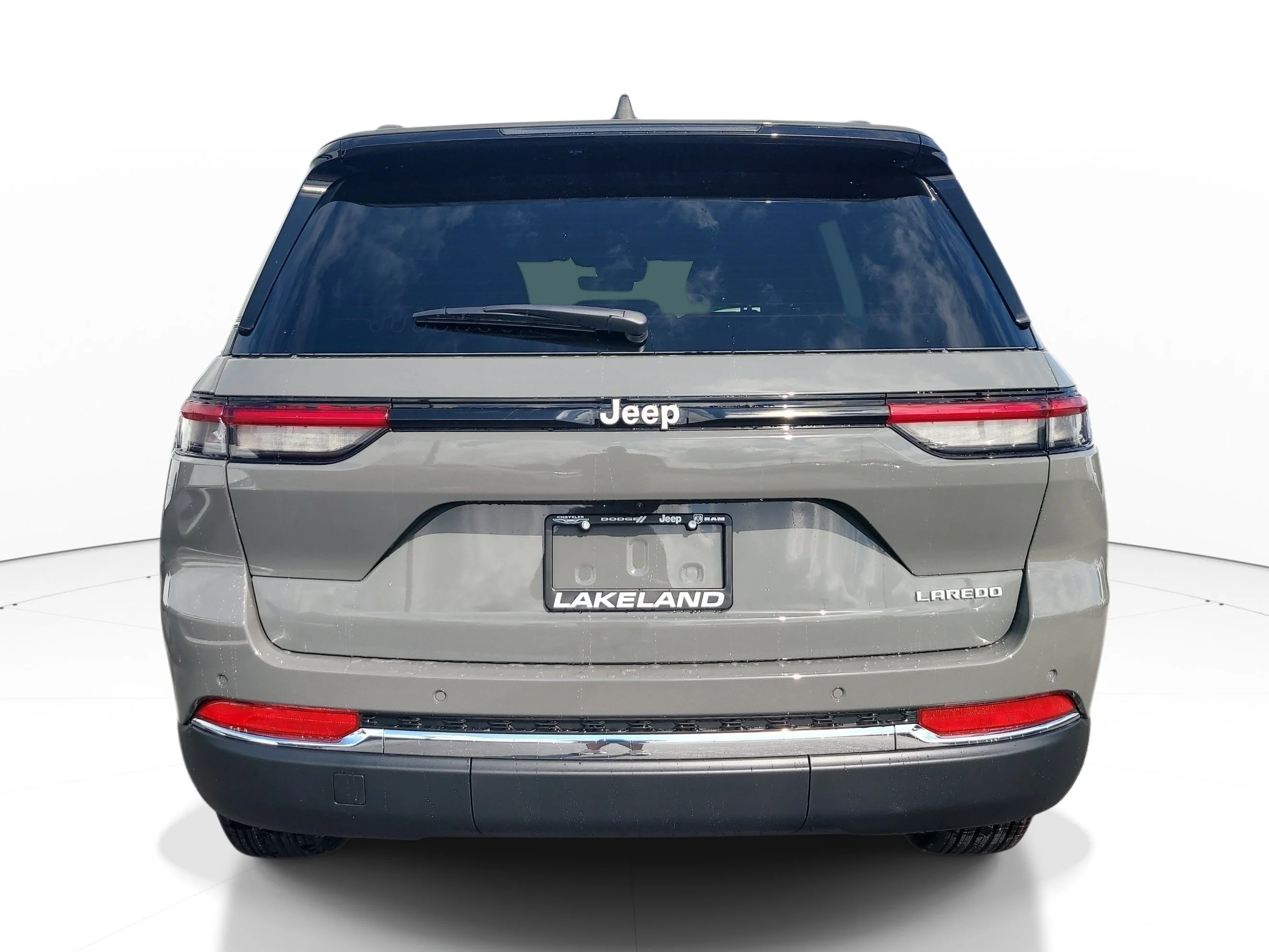 New 2027 Sting-Gray Clearcoat Jeep Laredo image 6