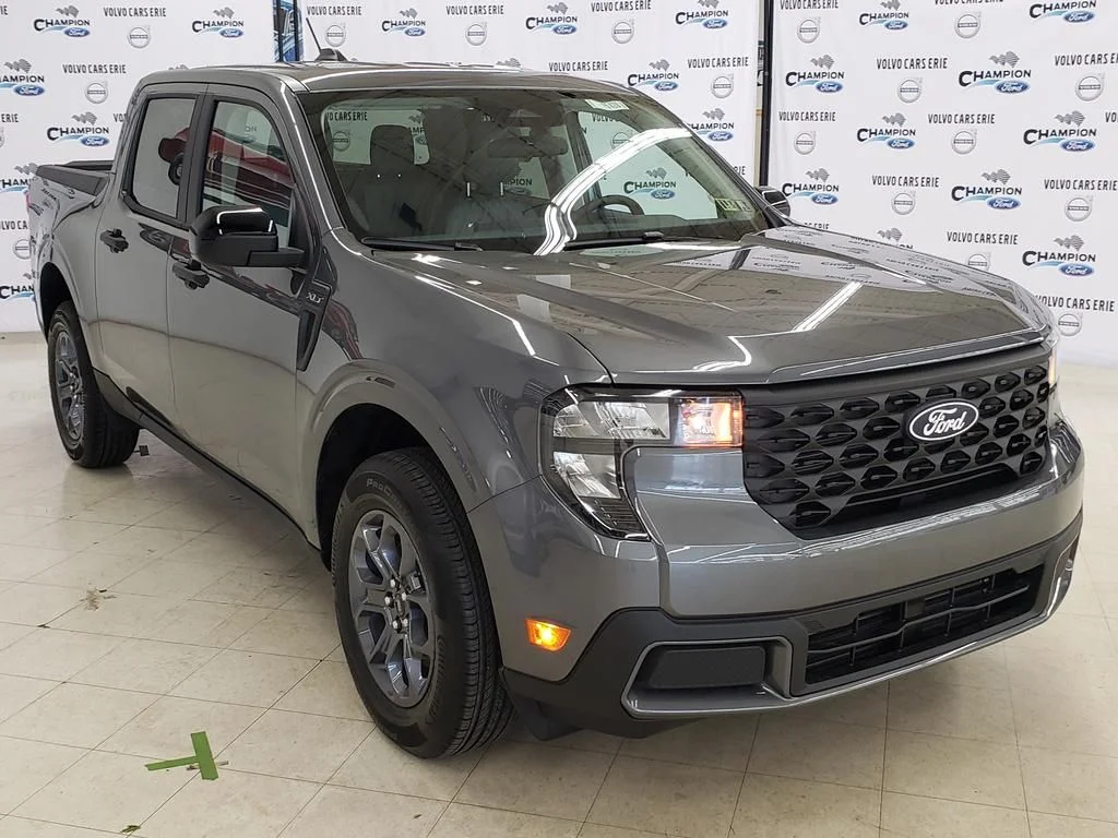 New 2025 Carbonized Gray Metallic Ford XLT image 1