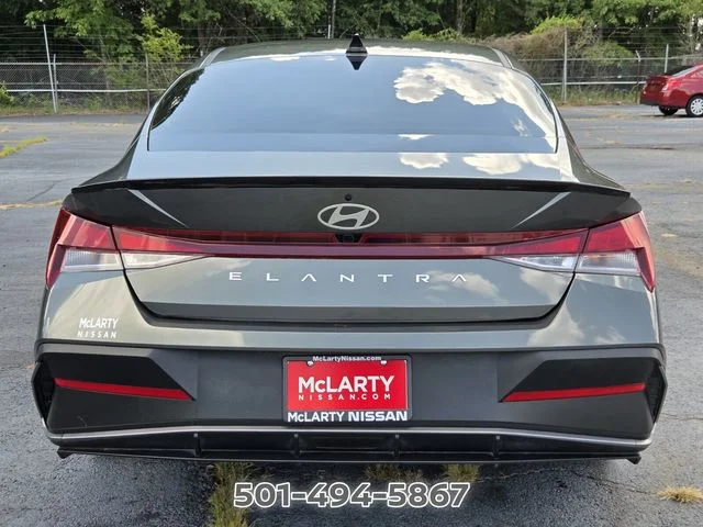Used 2025 Gray Hyundai SEL Sport image 4