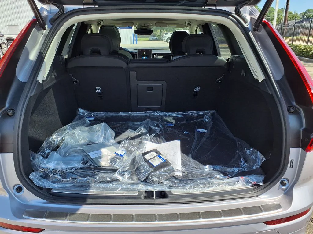 New 2026 Aurora Silver Volvo Plus image 10