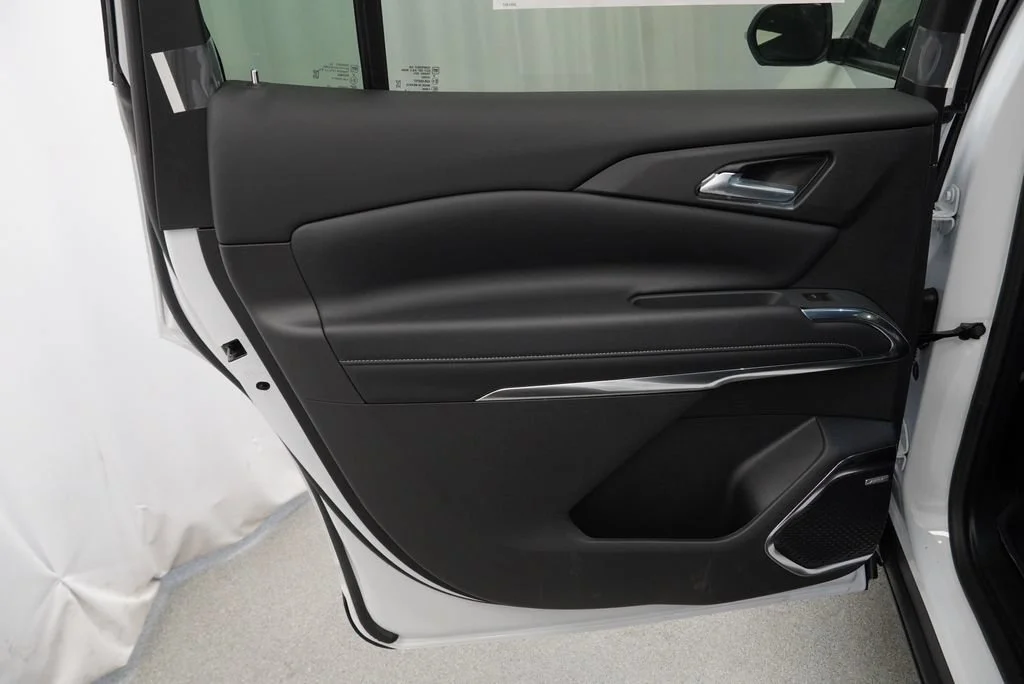 New 2027 Summit White Chevrolet LT image 24