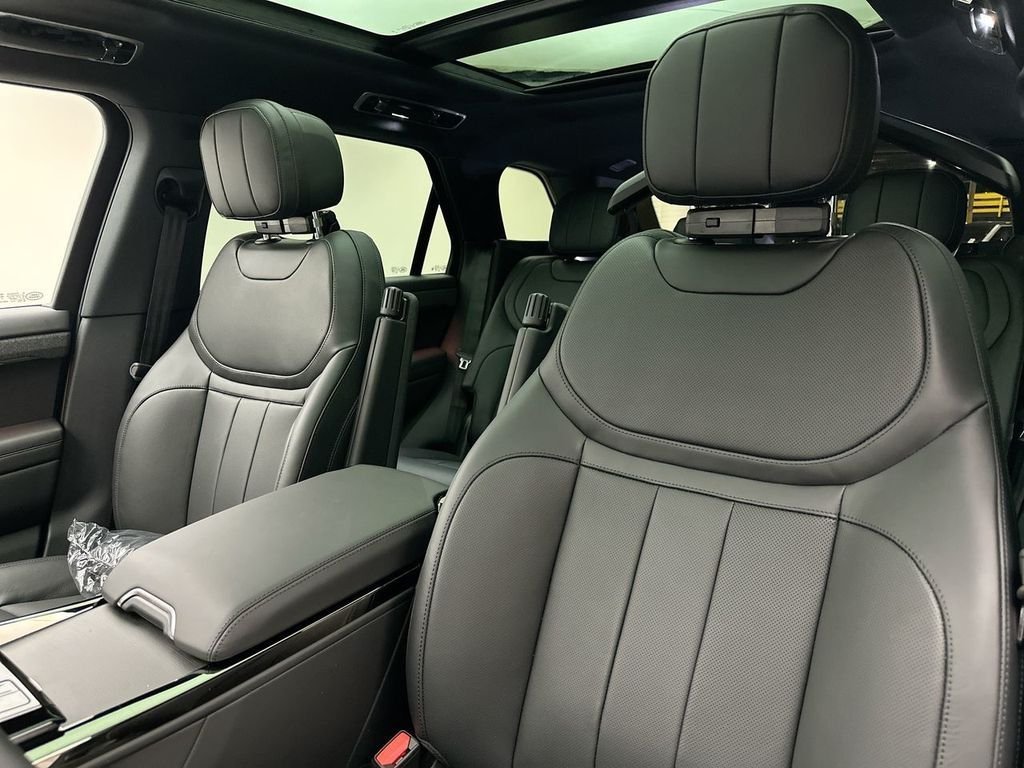 New 2026 Santorini Black LAND ROVER Dynamic SE image 18