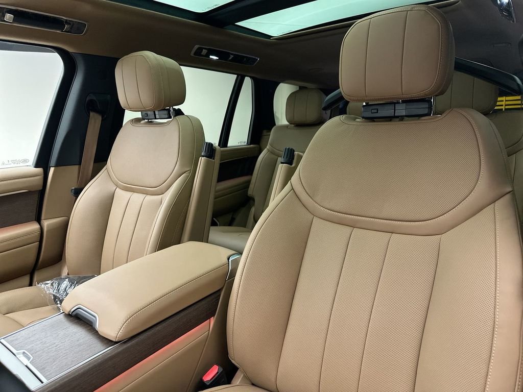 New 2026 Belgravia Green Land Rover SE image 10