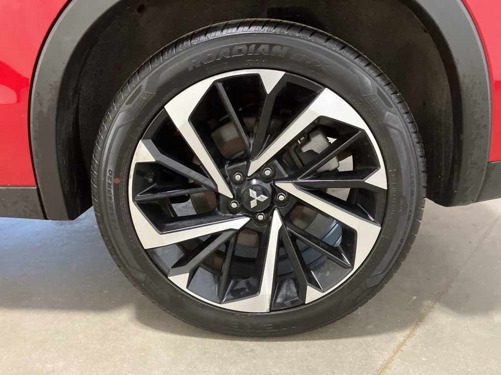 Used 2023  Mitsubishi SE image 29