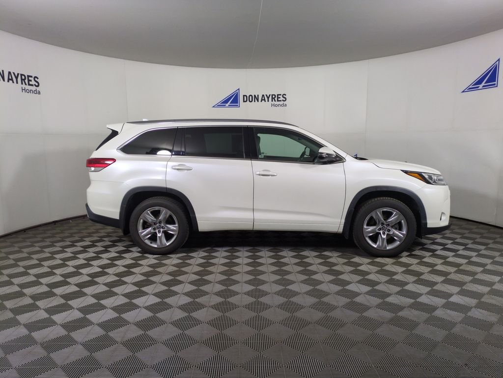 Used 2019 Blizzard Pearl Toyota Limited image 9