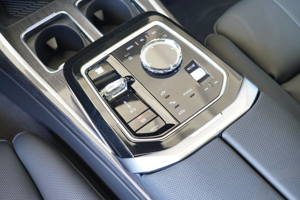 New 2026 Brooklyn Grey Metallic BMW 760i xDrive image 17