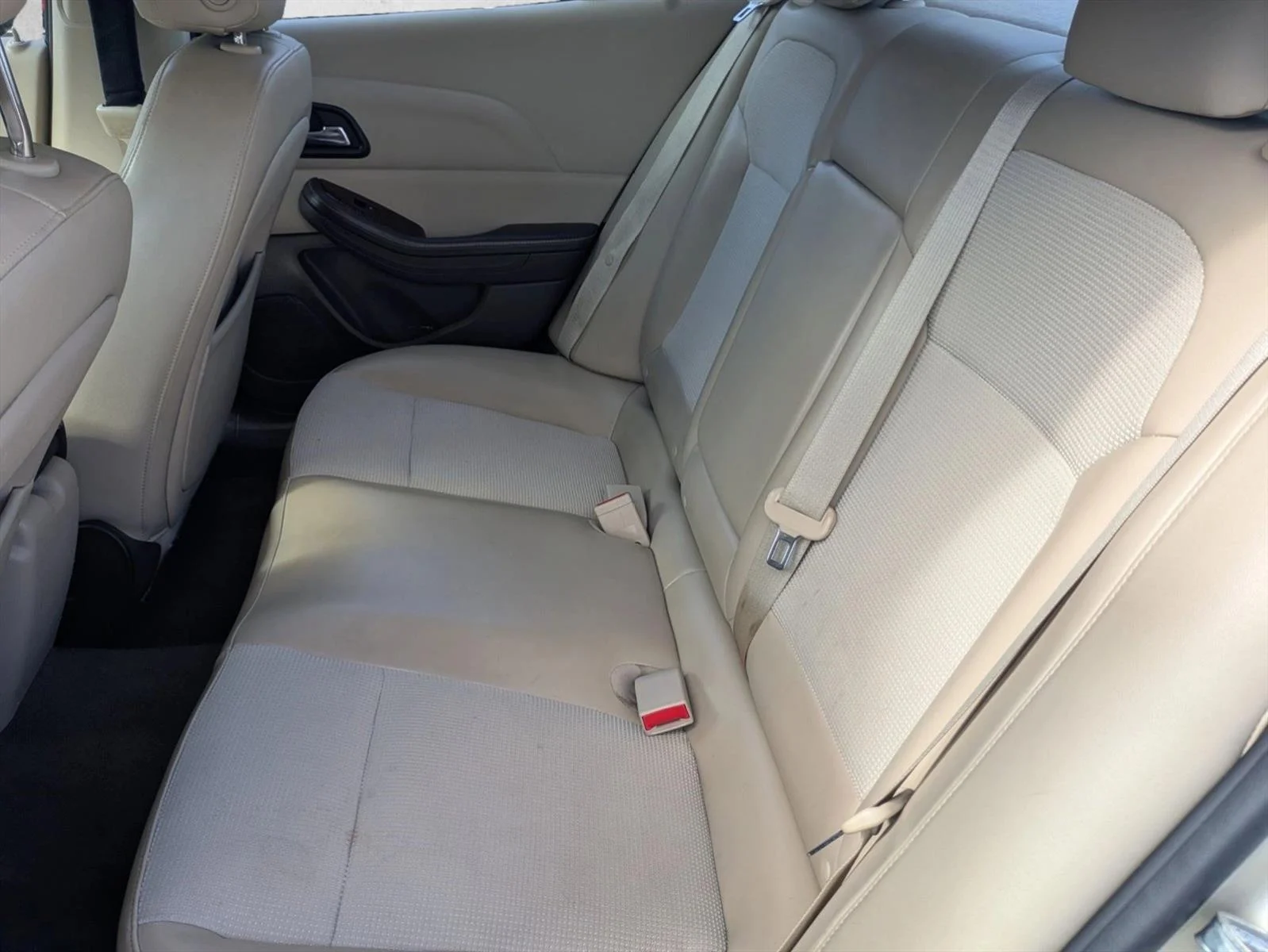 Used 2013 Champagne Silver Metallic Chevrolet LT image 17
