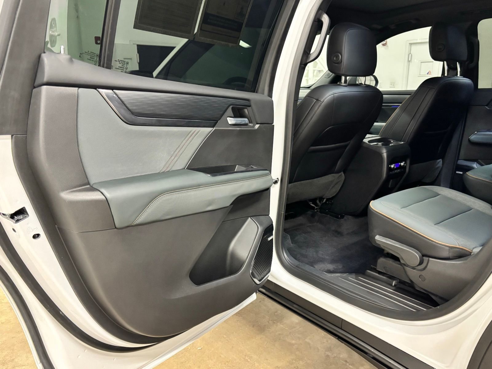 Used 2025 White GMC AT4 image 19