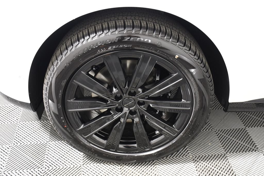 New 2026 Fuji White Land Rover SE image 11