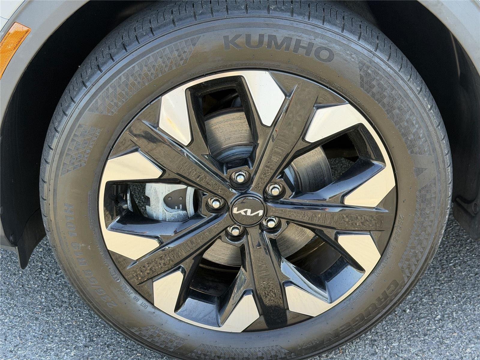Used 2023 Wolf Gray Kia X-Line image 35