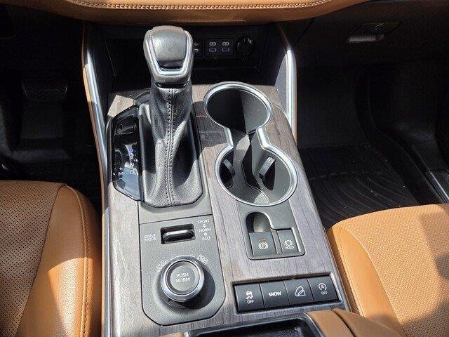 Used 2022 Opulent Amber Toyota Platinum image 17
