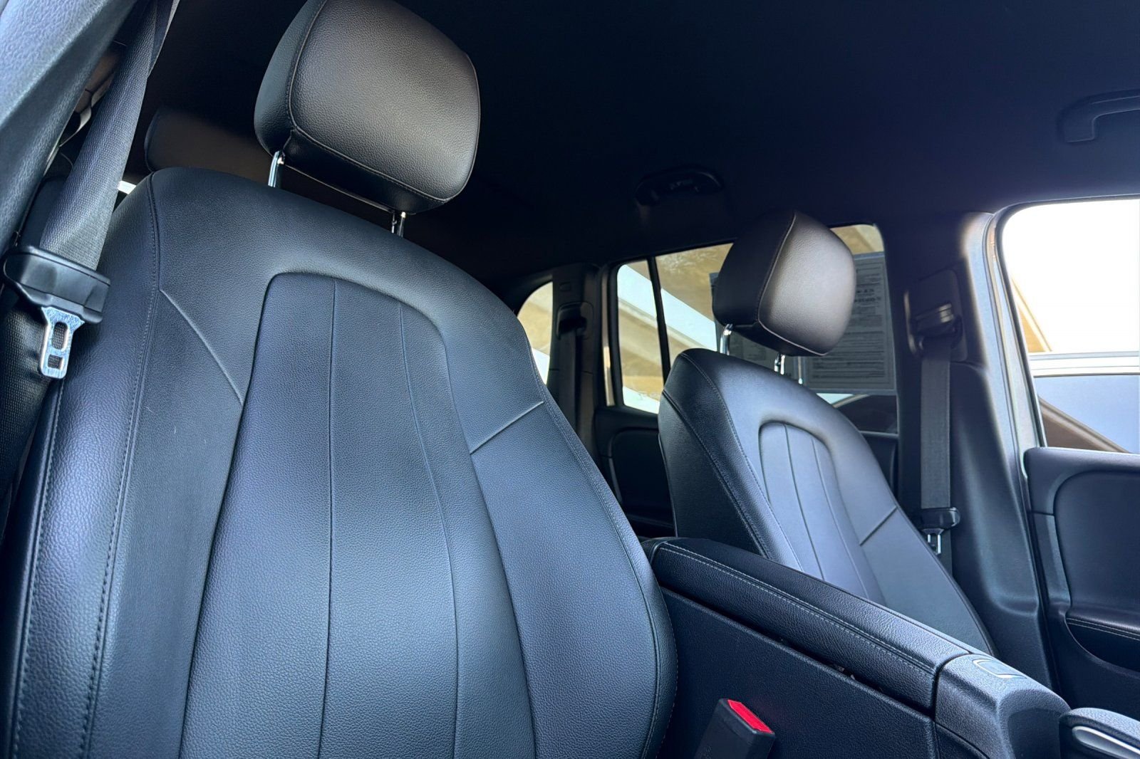 Used 2021 Gray Mercedes-Benz GLB 250 image 33