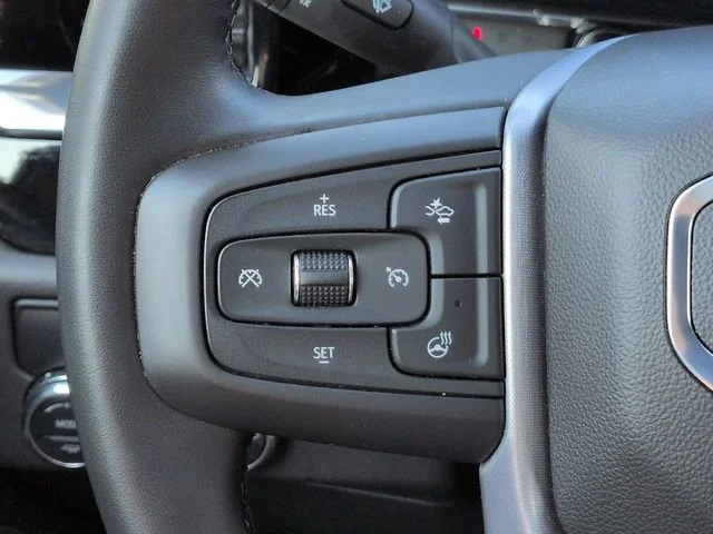 Used 2025 White GMC SLT image 25